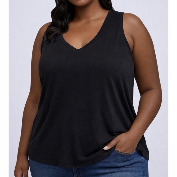 Madewell Tops - MADEWELL • Black V-Neck Sleeveless Basic Tank Top, 2X
